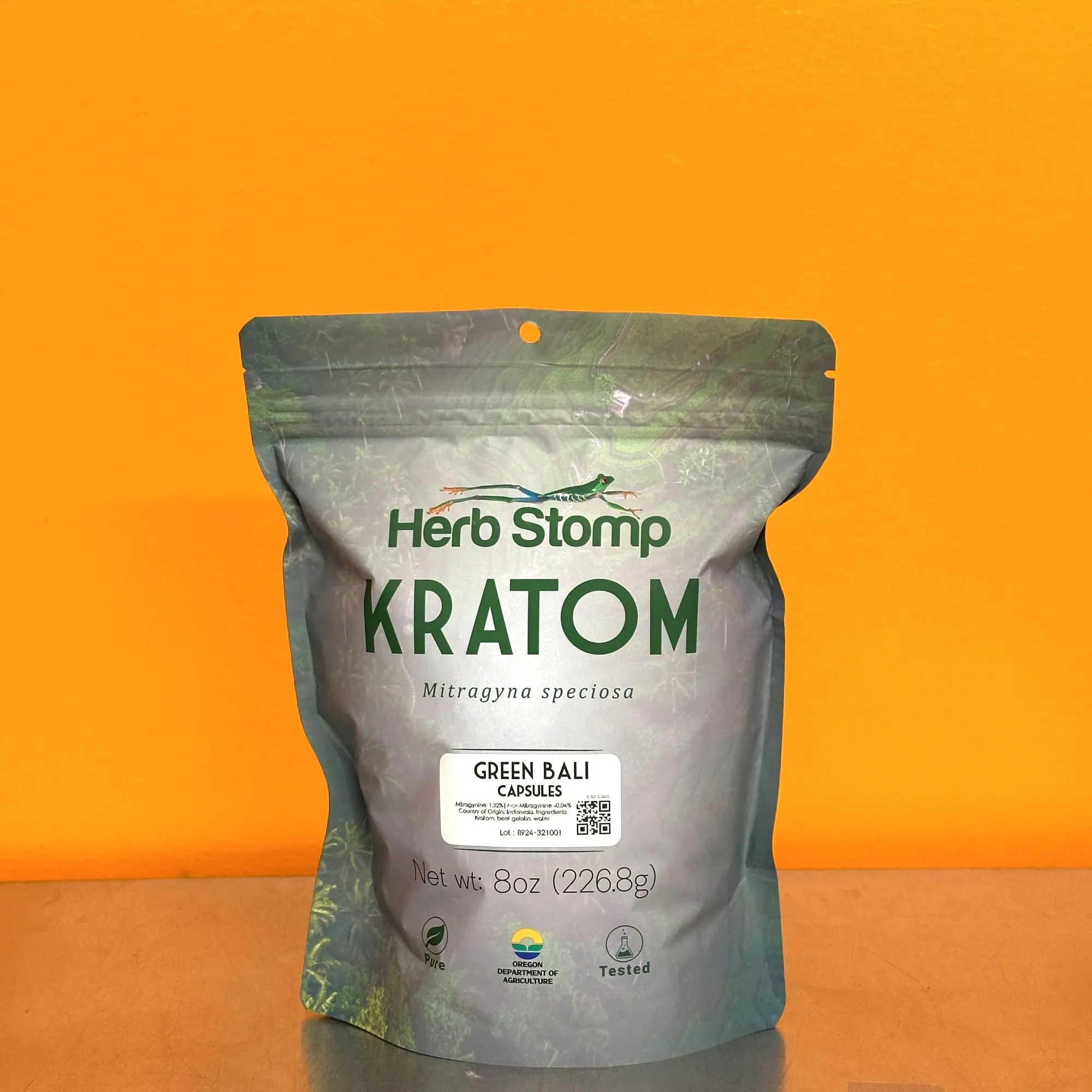 Green Bali Kratom capsules — 8 oz resealable bag, Herb Stomp lab-tested kratom packaging